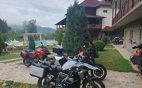 Etno Selo Vrelo & Camping