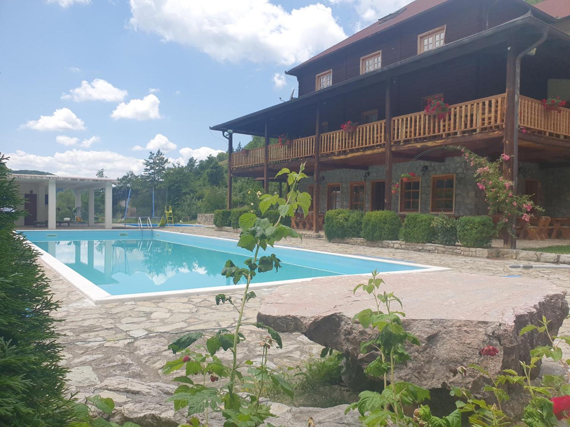 Etno Selo Vrelo & Camping Affittacamere Berane Esterno foto