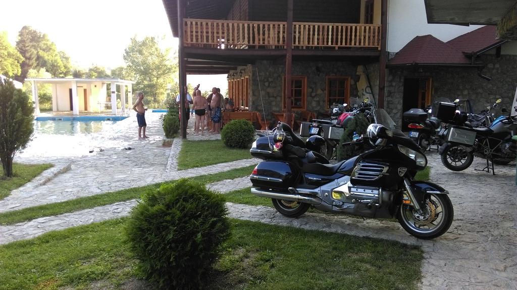 Etno Selo Vrelo & Camping Affittacamere Berane Esterno foto