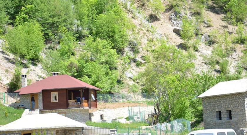 Etno Selo Vrelo & Camping Affittacamere Berane Esterno foto